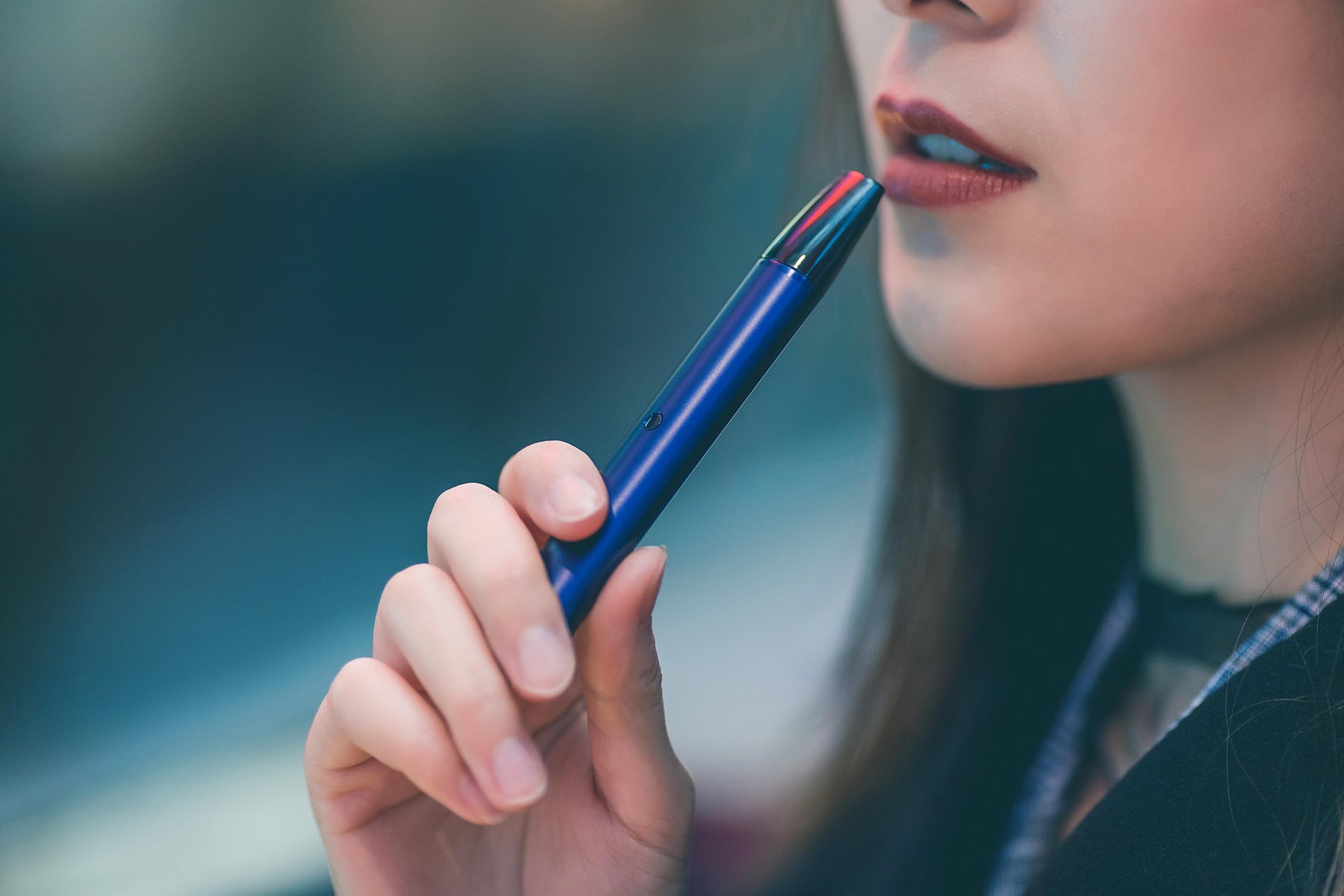 6 Valuable Tips to Enjoy Vaping Without Attracting Attention - Our Guide